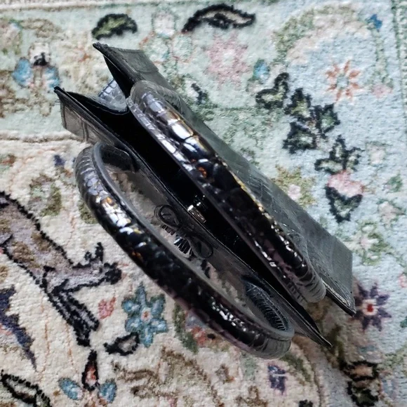 LIZ CLAIBORNE Hand Bag Faux Alligator/Croc Patent Leather Black - Picture 5 of 10